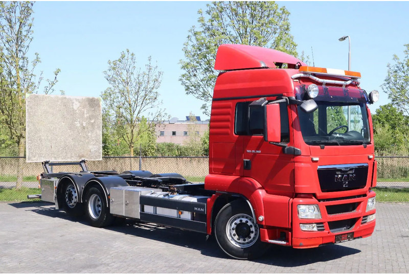 MAN TGS 26.360 | 6X2 | BDF | ONLY 80.000 KM! | EURO 5 - Cab chassis truck: picture 2 MAN TGS 26.360 | 6X2 | BDF | ONLY 80.000 KM! | EURO 5 - Cab chassis truck: picture 2