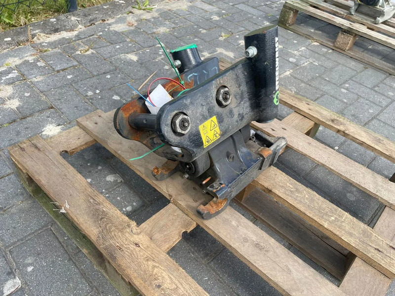 STEELWRIST TCX S30 - 180 MEC | TILT COUPLER | TILTING COUPLER | NEW / UNUSED - Tiltrotator for Construction machinery: picture 3 STEELWRIST TCX S30 - 180 MEC | TILT COUPLER | TILTING COUPLER | NEW / UNUSED - Tiltrotator for Construction machinery: picture 3