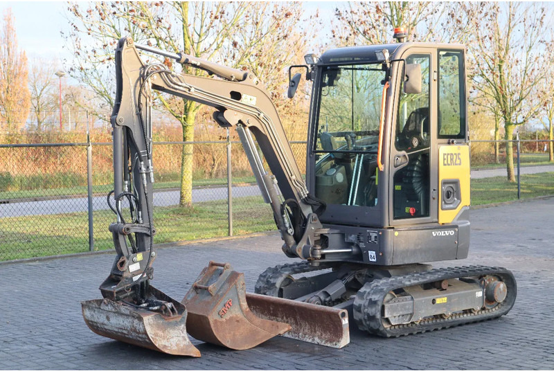 Volvo ECR25 ELEKTRIC | JECR25D | TILTBUCKET | BUCKET | LOW HOURS - Mini excavator: picture 2 Volvo ECR25 ELEKTRIC | JECR25D | TILTBUCKET | BUCKET | LOW HOURS - Mini excavator: picture 2