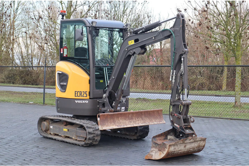 Volvo ECR25 ELEKTRIC | JECR25D | TILTBUCKET | BUCKET | LOW HOURS - Mini excavator: picture 5 Volvo ECR25 ELEKTRIC | JECR25D | TILTBUCKET | BUCKET | LOW HOURS - Mini excavator: picture 5