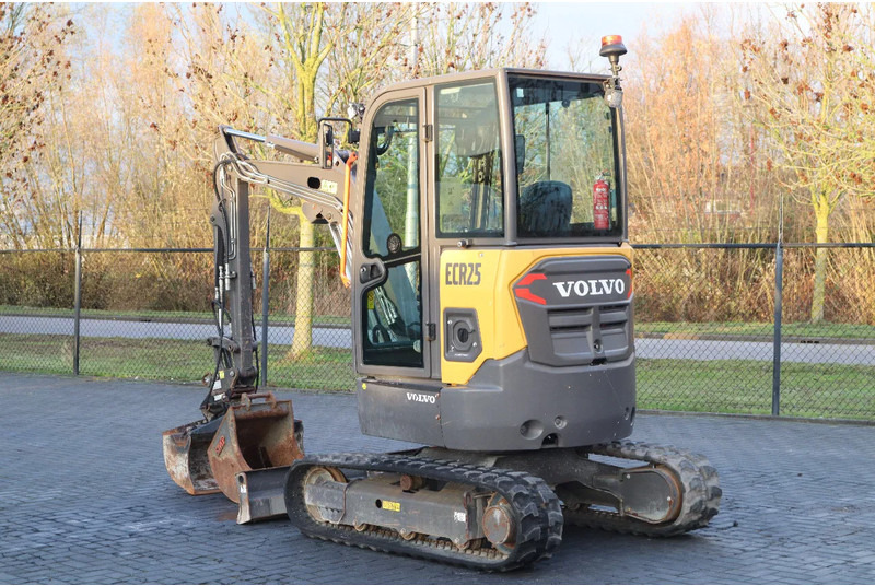 Volvo ECR25 ELEKTRIC | JECR25D | TILTBUCKET | BUCKET | LOW HOURS - Mini excavator: picture 3 Volvo ECR25 ELEKTRIC | JECR25D | TILTBUCKET | BUCKET | LOW HOURS - Mini excavator: picture 3