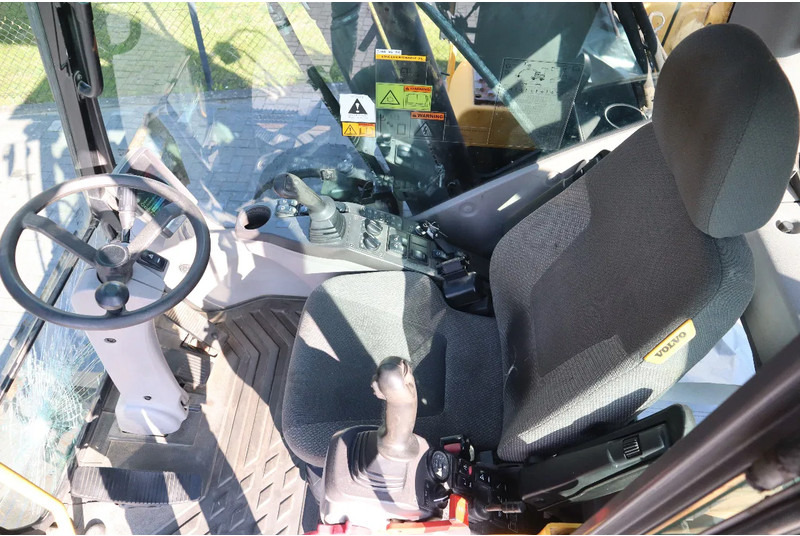 Volvo EW160C | EW 160 C | LIFT CAB | DOZERBLADE | QUICK COUPLER leasing Volvo EW160C | EW 160 C | LIFT CAB | DOZERBLADE | QUICK COUPLER: picture 16 Volvo EW160C | EW 160 C | LIFT CAB | DOZERBLADE | QUICK COUPLER leasing Volvo EW160C | EW 160 C | LIFT CAB | DOZERBLADE | QUICK COUPLER: picture 16