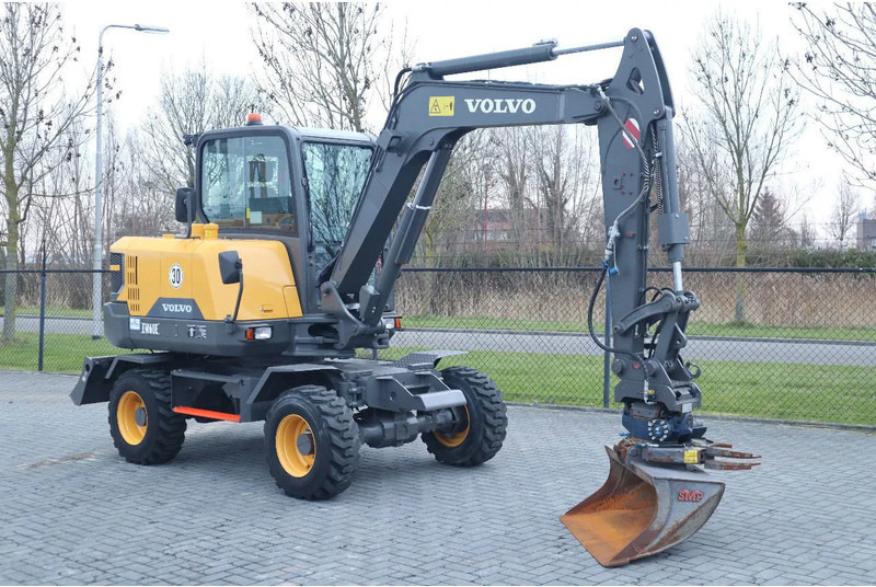Volvo EW60E | DEMO | 30 KM/H | ROTOTILT + GRIPPER | BUCKET - Wheel excavator: picture 5 Volvo EW60E | DEMO | 30 KM/H | ROTOTILT + GRIPPER | BUCKET - Wheel excavator: picture 5