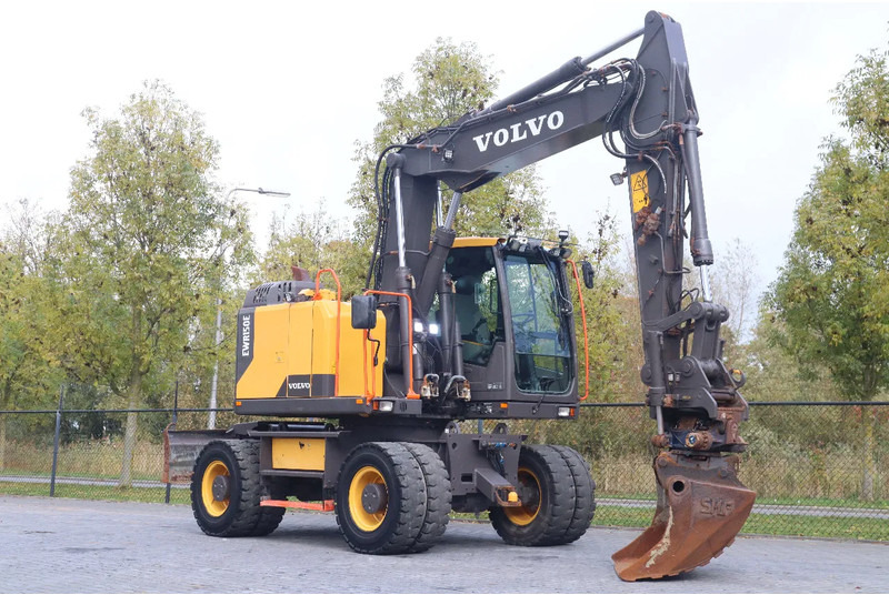 Wheel excavator Volvo EWR 150 E | ROTOTILT | BUCKET | TRAILER HYDR: picture 5