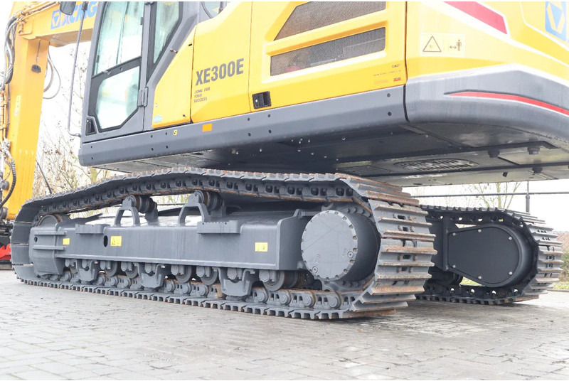 Crawler excavator XCMG XE300E | ROTOTILT R8 | CE | CUMMINS STAGE V | FULL OPTION: picture 7 Crawler excavator XCMG XE300E | ROTOTILT R8 | CE | CUMMINS STAGE V | FULL OPTION: picture 7