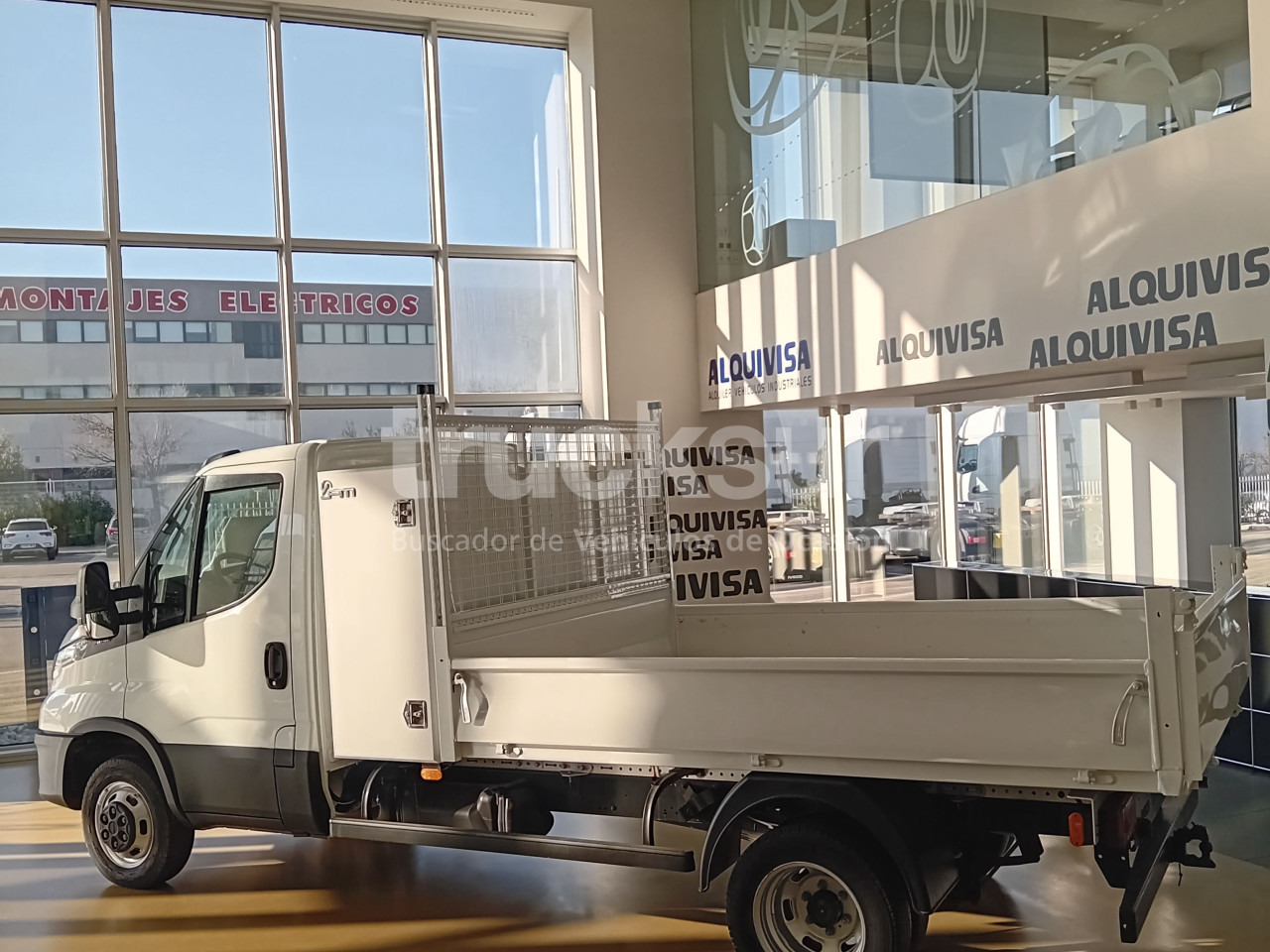 IVECO 35C16H - Flatbed van: picture 3 IVECO 35C16H - Flatbed van: picture 3