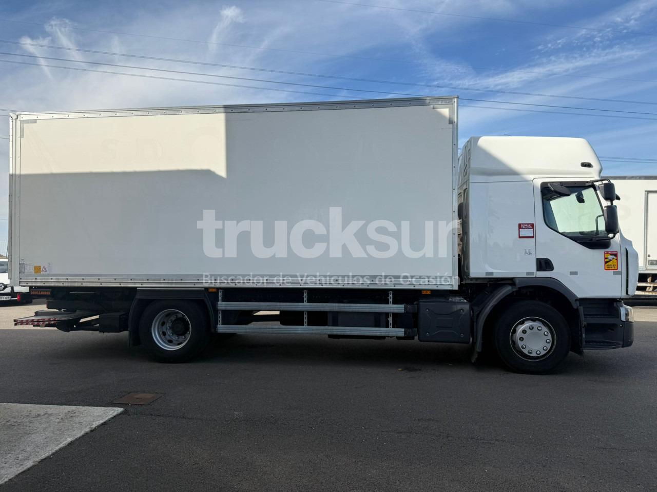 RENAULT D320.18 - Box truck: picture 5 RENAULT D320.18 - Box truck: picture 5