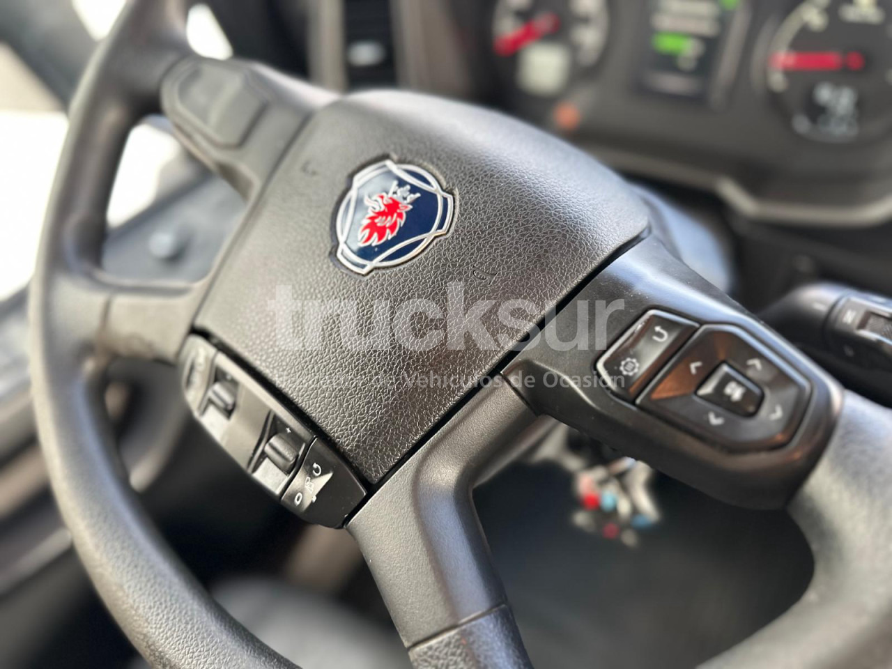 Curtainsider truck SCANIA R450.18: picture 36