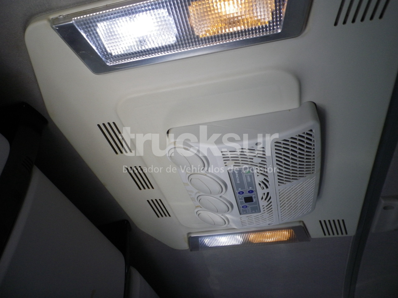 Tractor unit RENAULT T480 SLEEPER CAB: picture 11