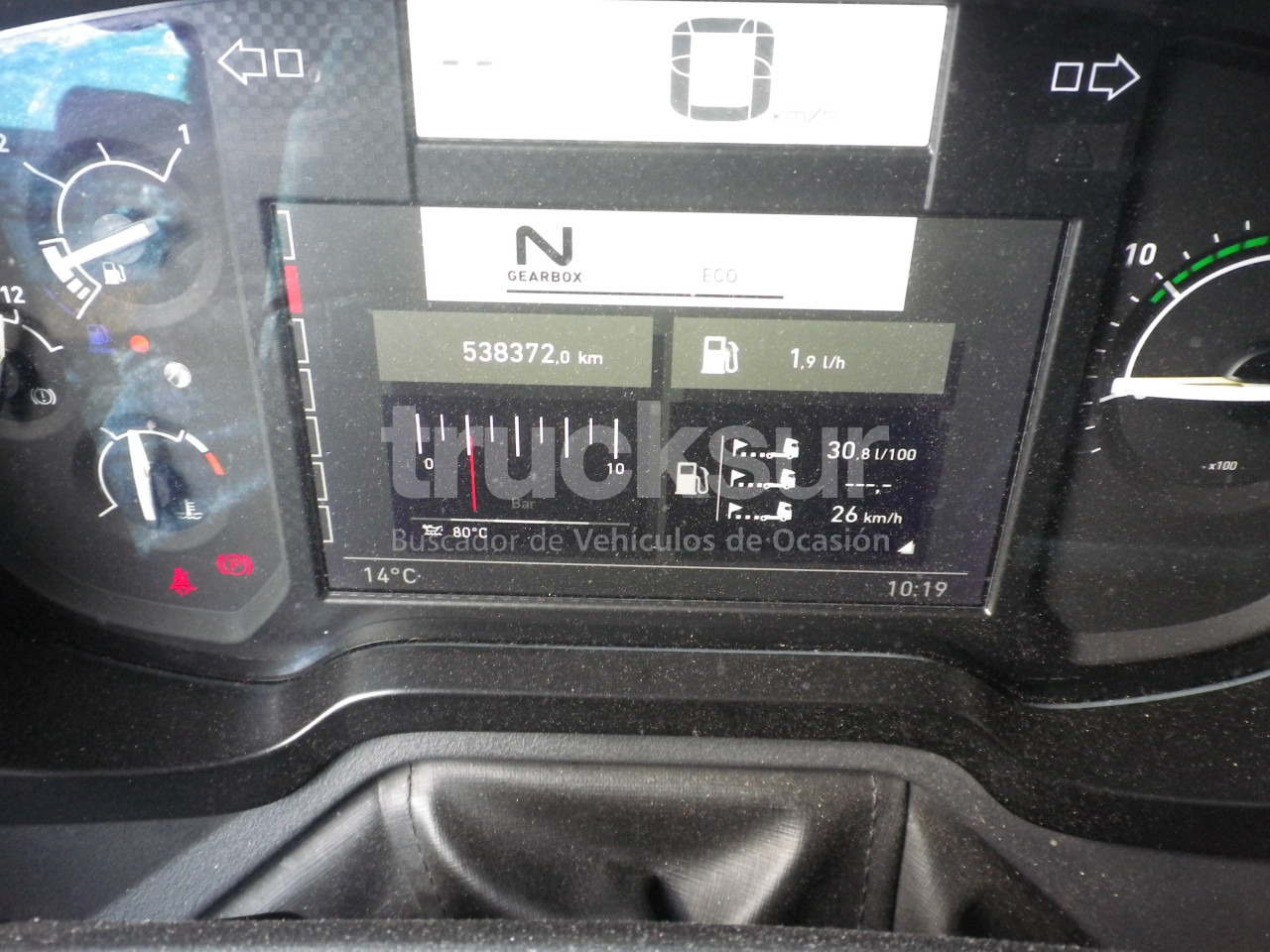 Tractor unit RENAULT T520 HIGH SLEEPER CAB: picture 12