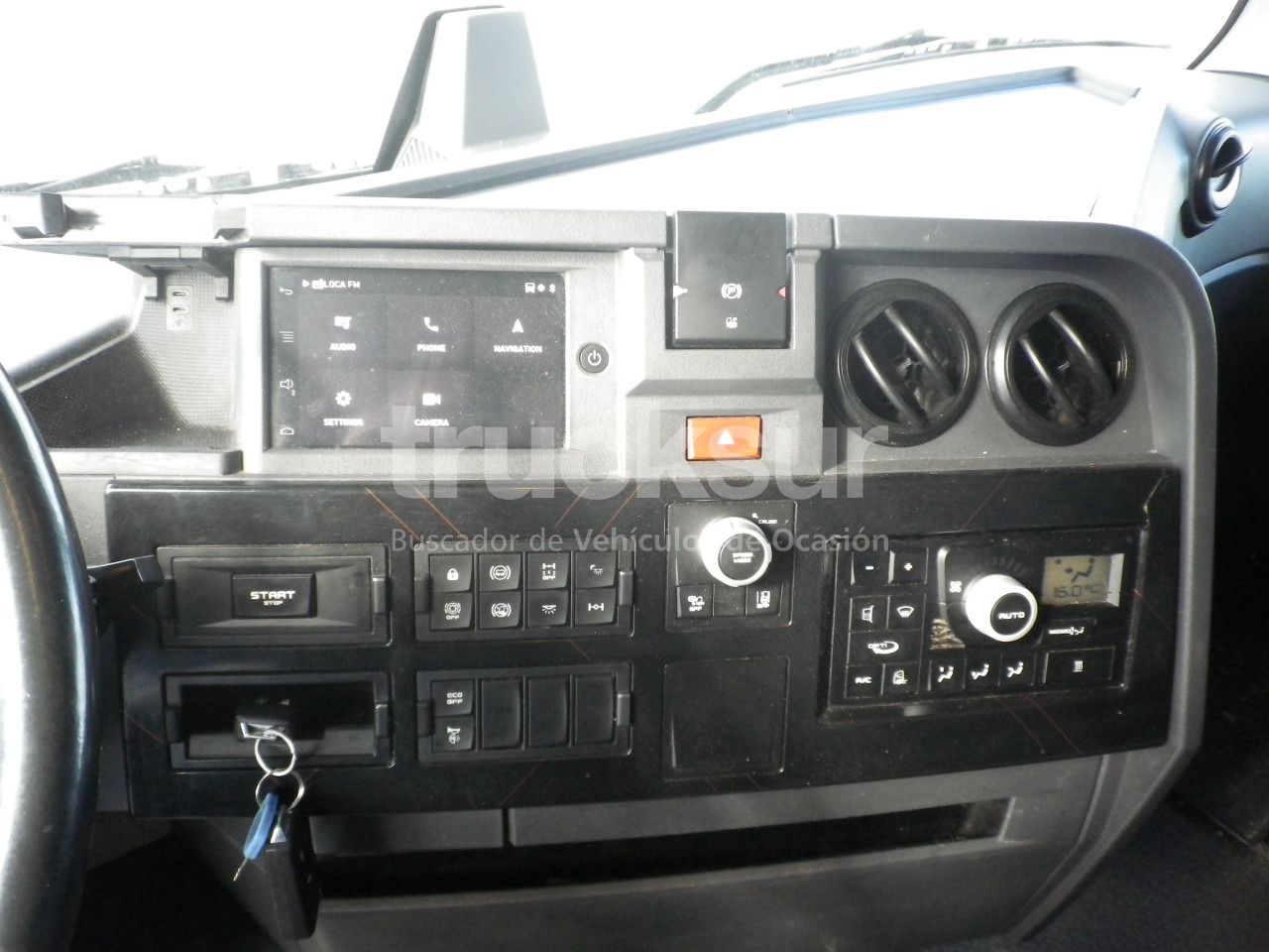 Tractor unit RENAULT T520 HIGH SLEEPER CAB: picture 10