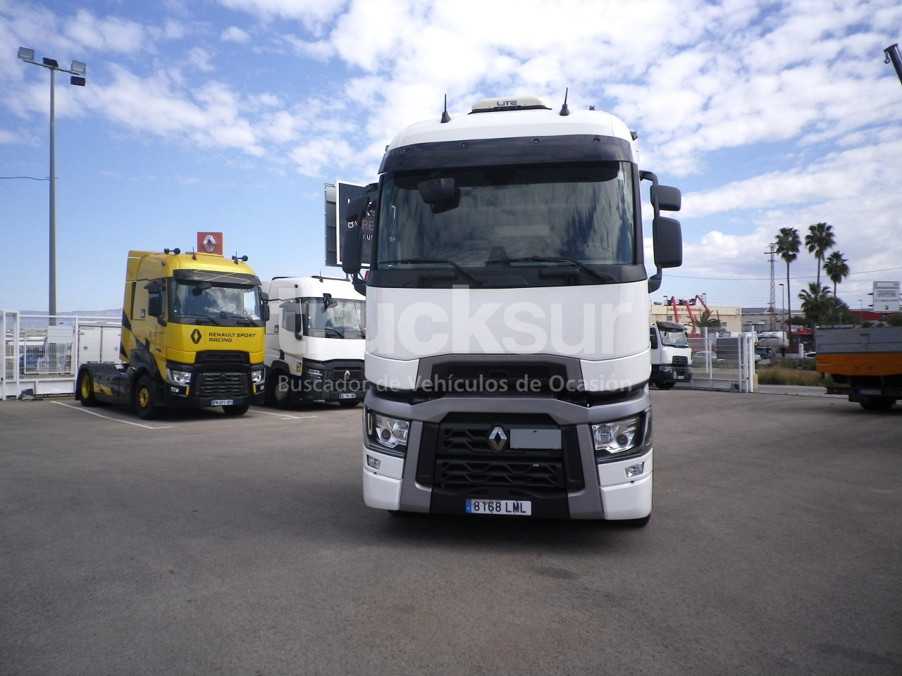 RENAULT T520 HIGH SLEEPER CAB - Tractor unit: picture 4 RENAULT T520 HIGH SLEEPER CAB - Tractor unit: picture 4