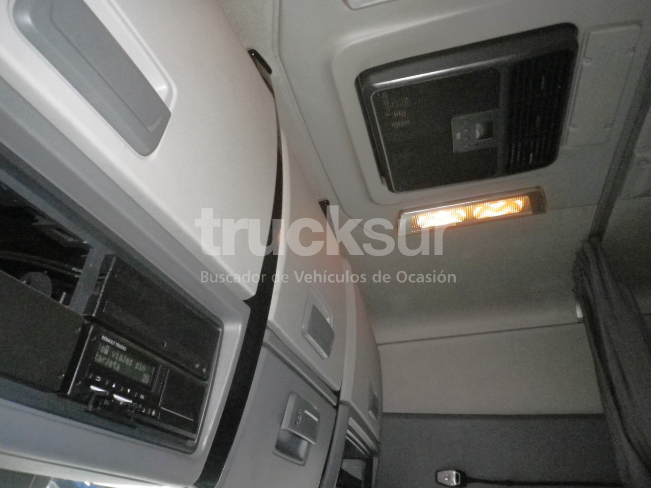 Tractor unit RENAULT T520 HIGH SLEEPER CAB: picture 11