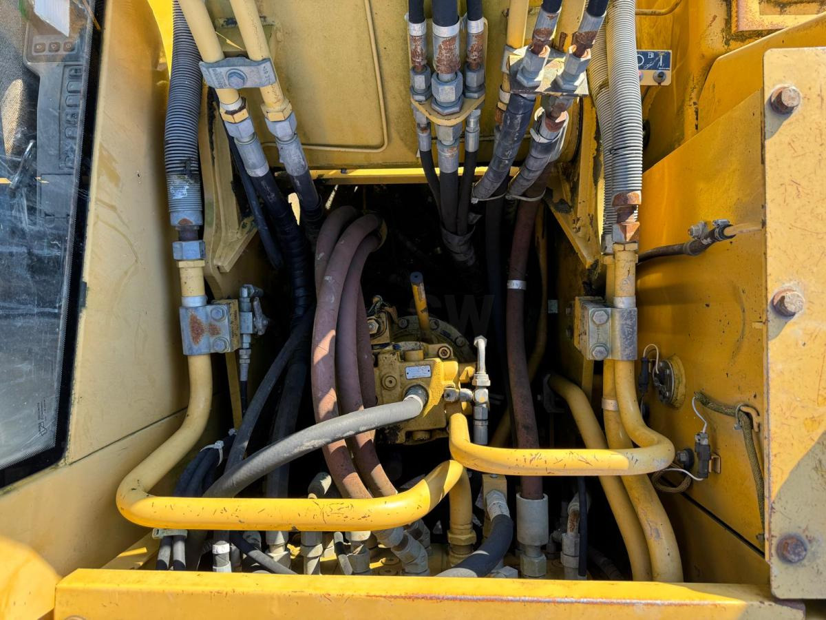 Crawler excavator Caterpillar 312BL: picture 13