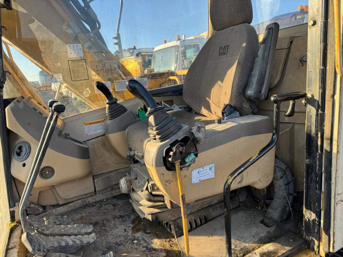 Crawler excavator Caterpillar 312BL: picture 16