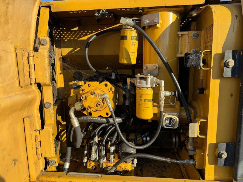 Crawler excavator Caterpillar 312BL: picture 11