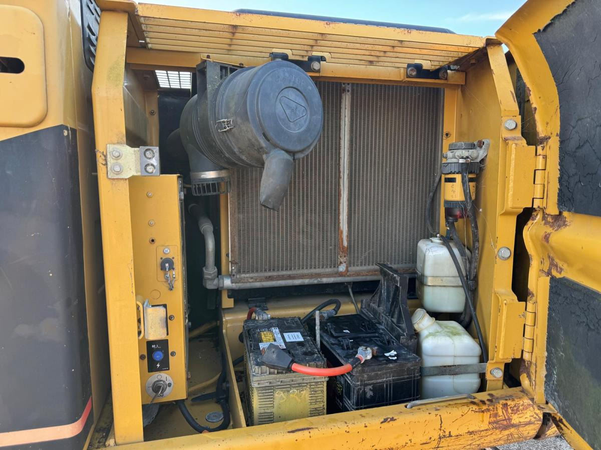 Crawler excavator Caterpillar 312BL: picture 10