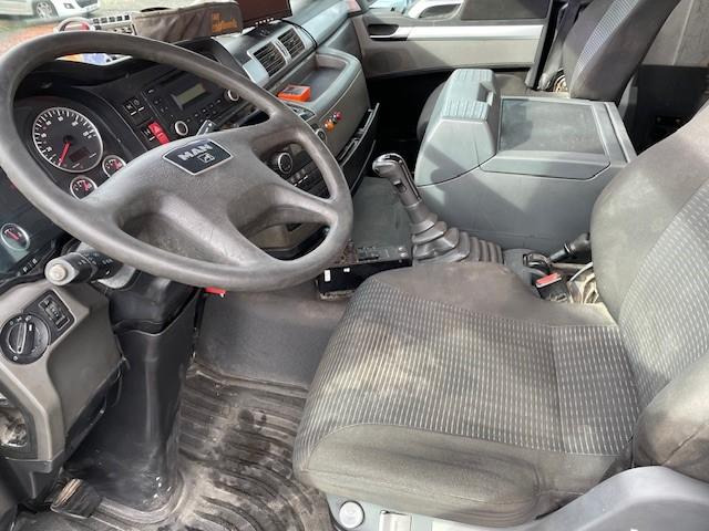 Interior photo 1: Hook lift truck, Crane truck MAN TGS 33.360