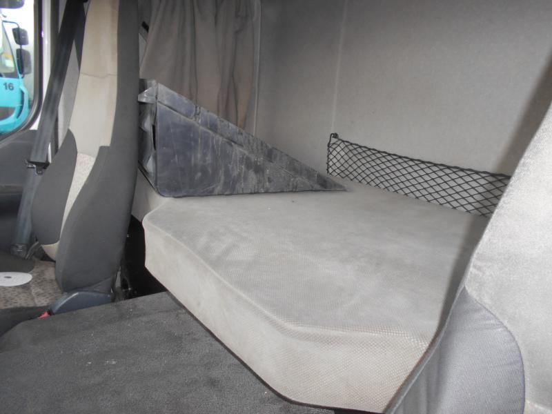 Curtainsider truck Renault Premium 280 DXI: picture 9