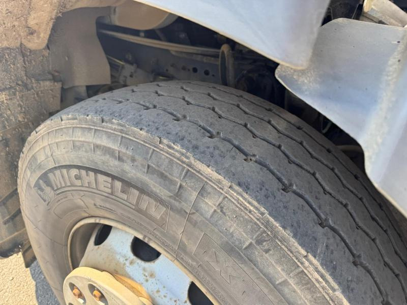 Tank truck for transportation of fuel Renault Premium: picture 18 Tank truck for transportation of fuel Renault Premium: picture 18