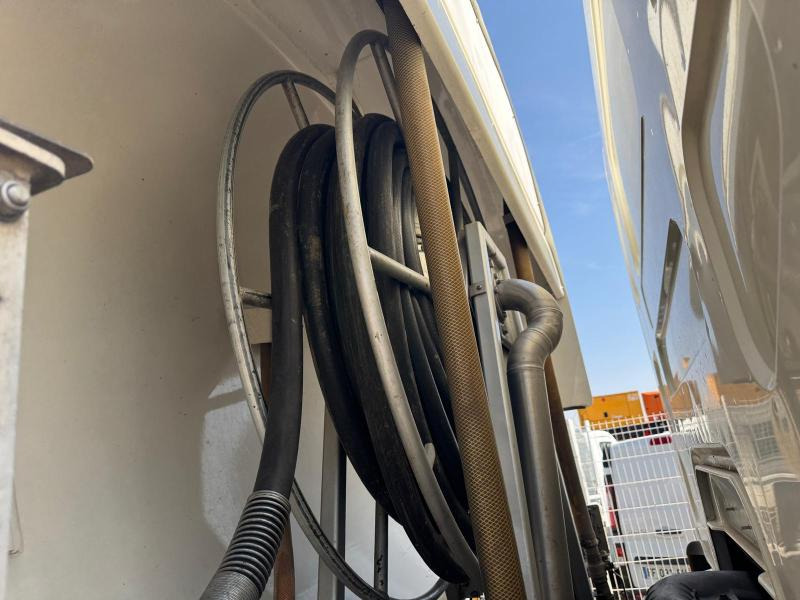 Tank truck for transportation of fuel Renault Premium: picture 7 Tank truck for transportation of fuel Renault Premium: picture 7