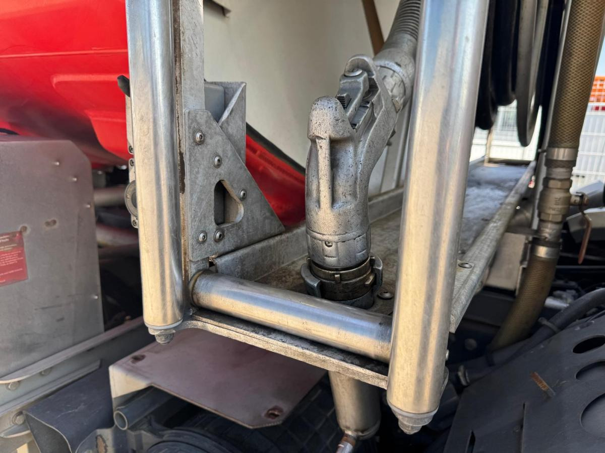 Tank truck for transportation of fuel Renault Premium: picture 8 Tank truck for transportation of fuel Renault Premium: picture 8