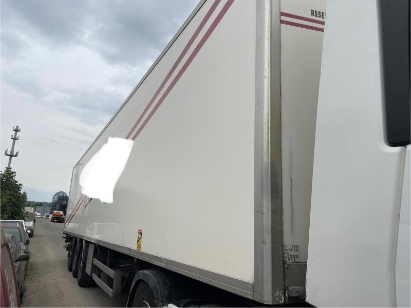 Samro - Closed box semi-trailer: picture 2 Samro - Closed box semi-trailer: picture 2