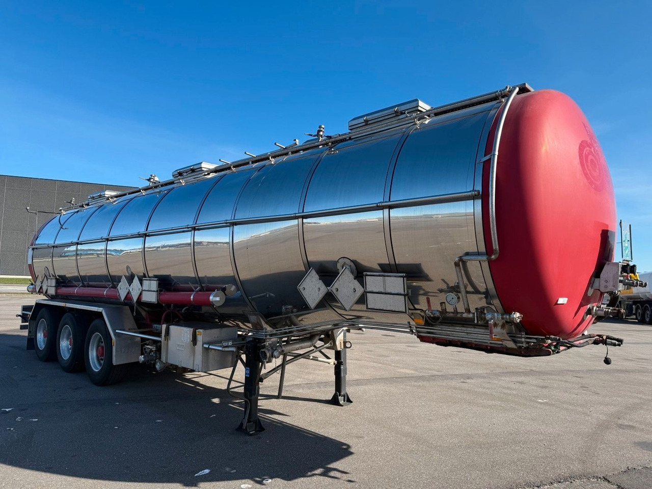 Burg 3 compartments 32.200 L ADR - Tank semi-trailer: picture 2 Burg 3 compartments 32.200 L ADR - Tank semi-trailer: picture 2