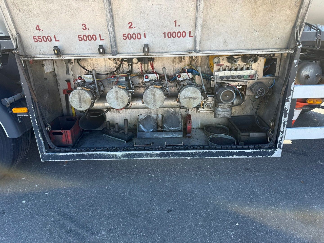 Eurotank 3 axle ET-26-4 ADR 25.500 L 4 Room - Tank trailer: picture 5 Eurotank 3 axle ET-26-4 ADR 25.500 L 4 Room - Tank trailer: picture 5