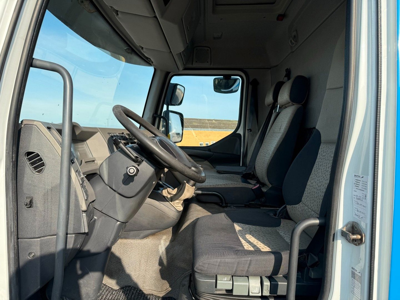 Renault Midlum 220 DXI 4x2 6.0 Box / Koffer - Box truck: picture 5 Renault Midlum 220 DXI 4x2 6.0 Box / Koffer - Box truck: picture 5