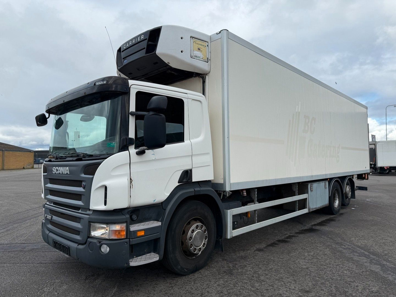 Scania P320 6x2*4 Carrier Supra 950 Mt. 9.40 m. Box - Refrigerator truck: picture 1 Scania P320 6x2*4 Carrier Supra 950 Mt. 9.40 m. Box - Refrigerator truck: picture 1
