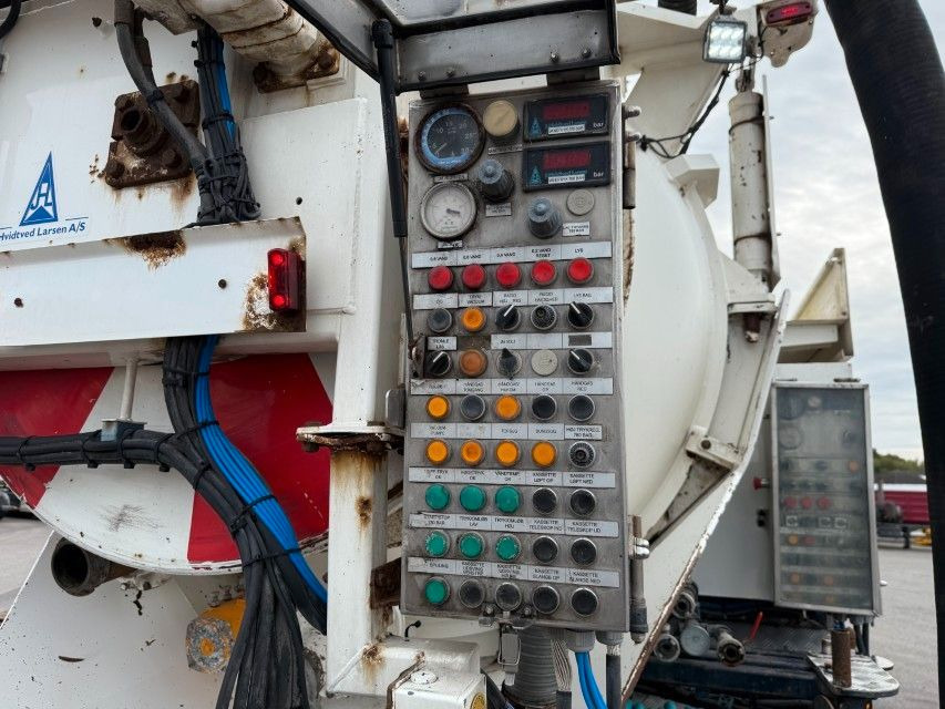 Vacuum truck Scania P380 LB 6x24 Hvidtved Larsen FlexLine 310: picture 13 Vacuum truck Scania P380 LB 6x24 Hvidtved Larsen FlexLine 310: picture 13