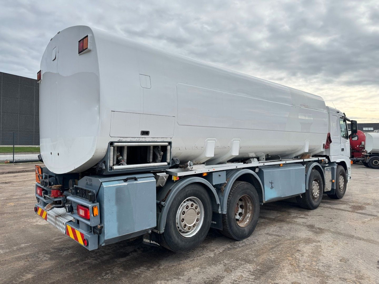 Volvo FM 440 8x2*6 24.000 l. ADR Tanktruck - Tank truck: picture 3 Volvo FM 440 8x2*6 24.000 l. ADR Tanktruck - Tank truck: picture 3