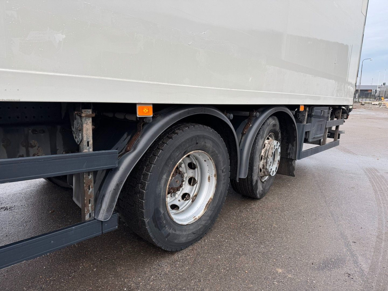 Refrigerator truck Volvo FM330 6x2*4 Carrier Supra 1250 Mt 9,9m (defekt f: picture 18