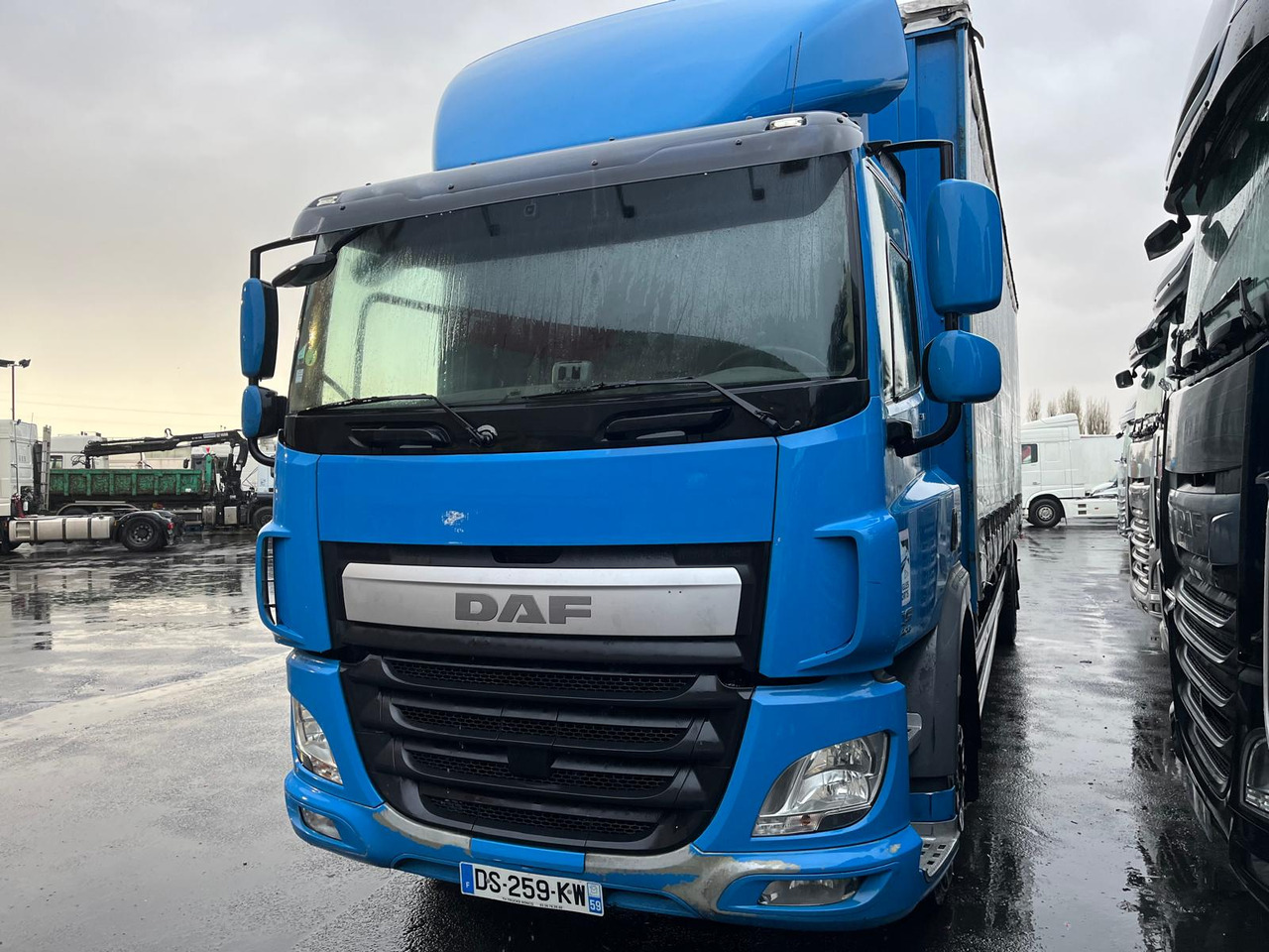 DAF CF 310 - Box truck: picture 2 DAF CF 310 - Box truck: picture 2
