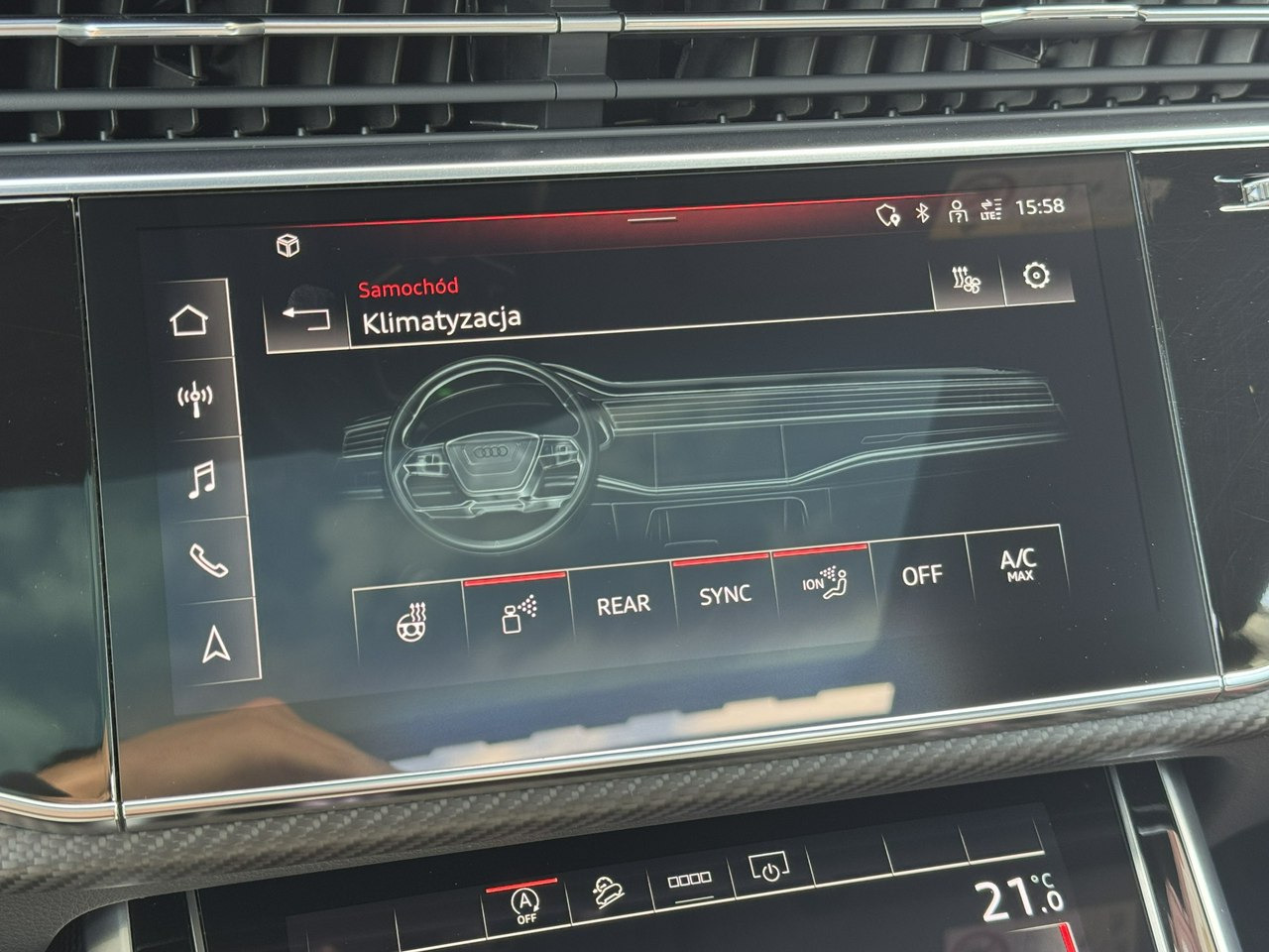 SUV Audi RS Q8: picture 30