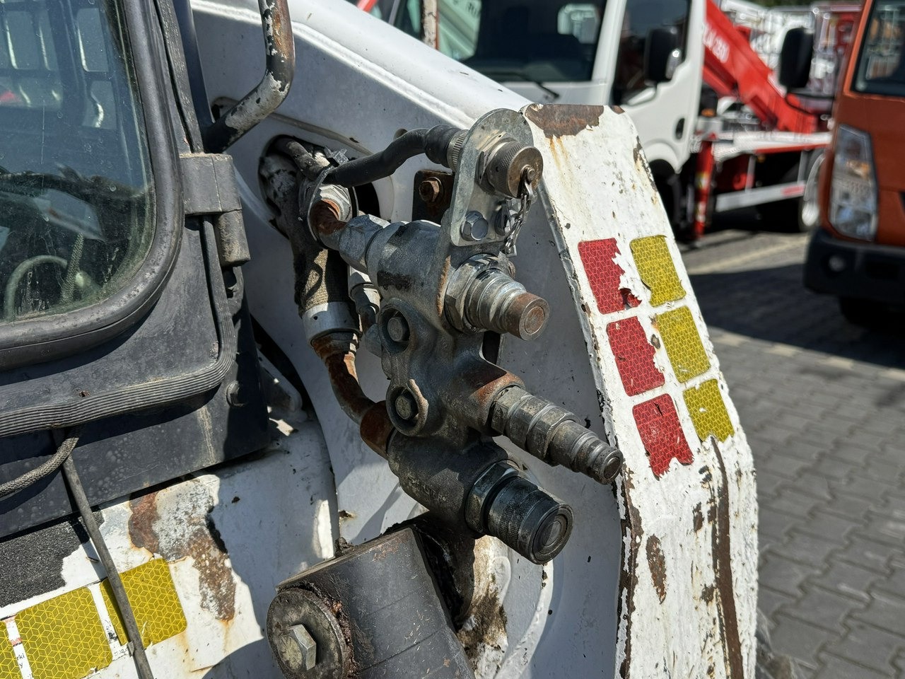 Bobcat S300 Joystick Mini Ładowarka Waga 3692kg - Skid steer loader: picture 4 Bobcat S300 Joystick Mini Ładowarka Waga 3692kg - Skid steer loader: picture 4