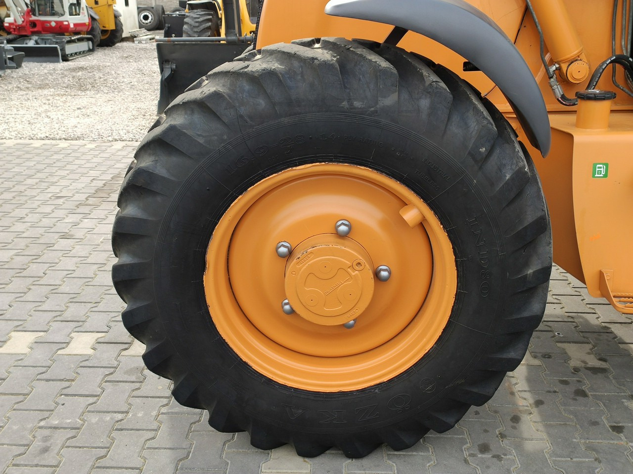 Backhoe loader Case 695SR2-4PS: picture 9