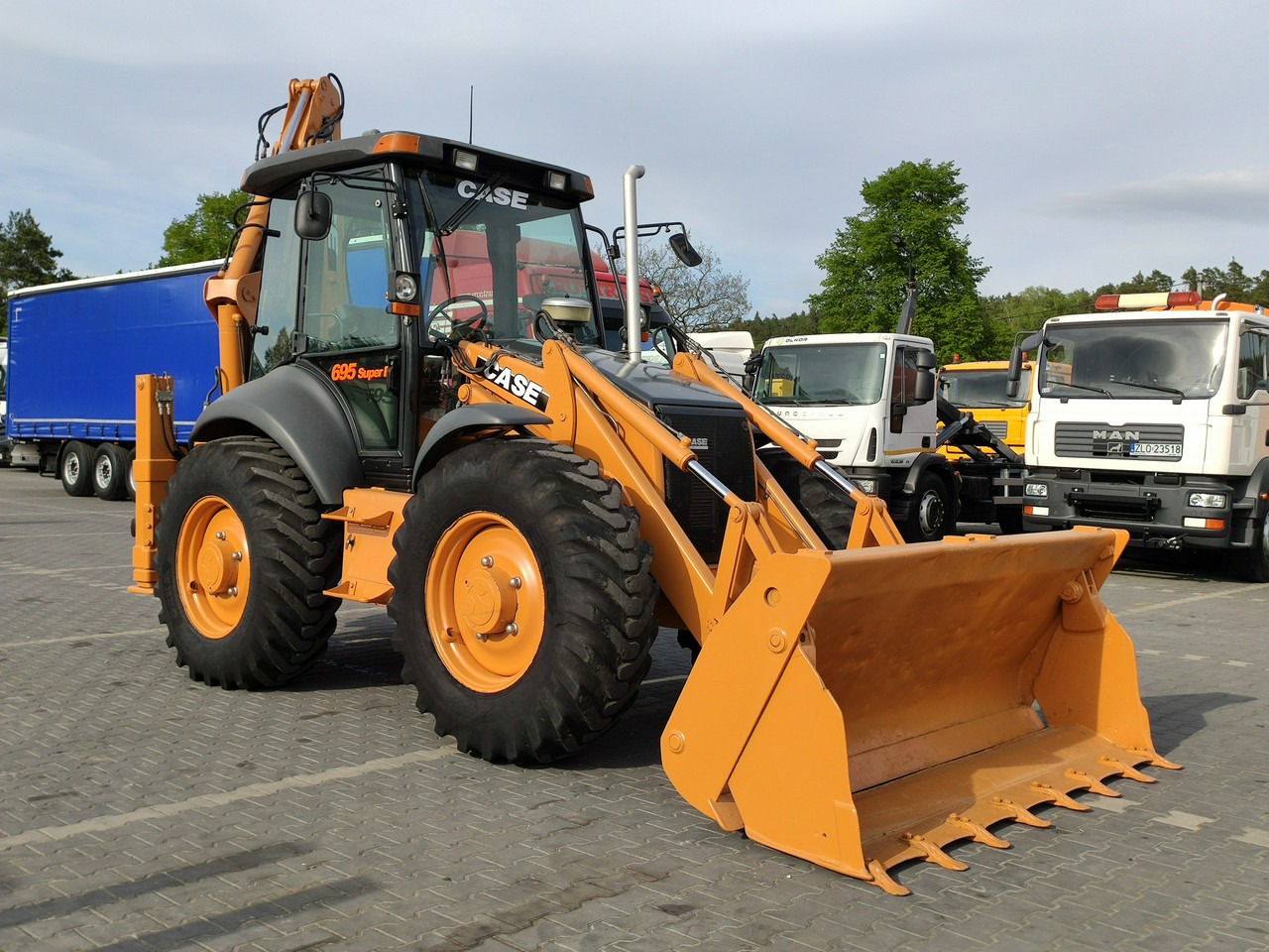 Backhoe loader Case 695SR2-4PS: picture 10