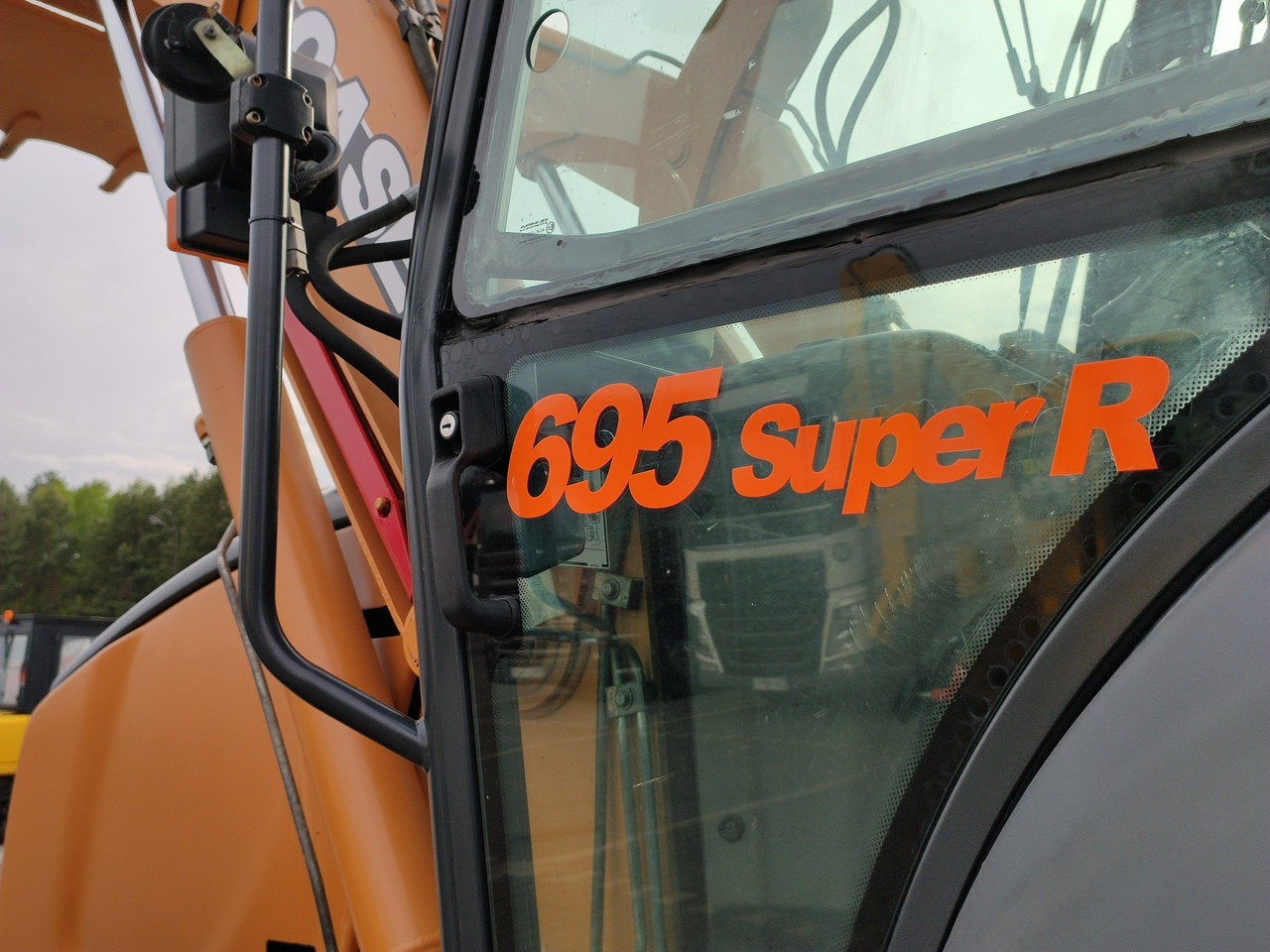 Backhoe loader Case 695SR2-4PS: picture 12