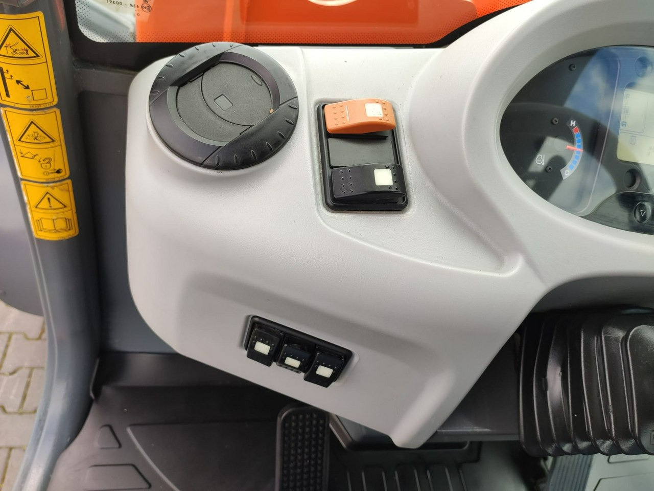 Wheel loader Hitachi ZW75 Wheel Loader Szybko-Złącze Widły Stan Bardzo Dobry: picture 16 Wheel loader Hitachi ZW75 Wheel Loader Szybko-Złącze Widły Stan Bardzo Dobry: picture 16