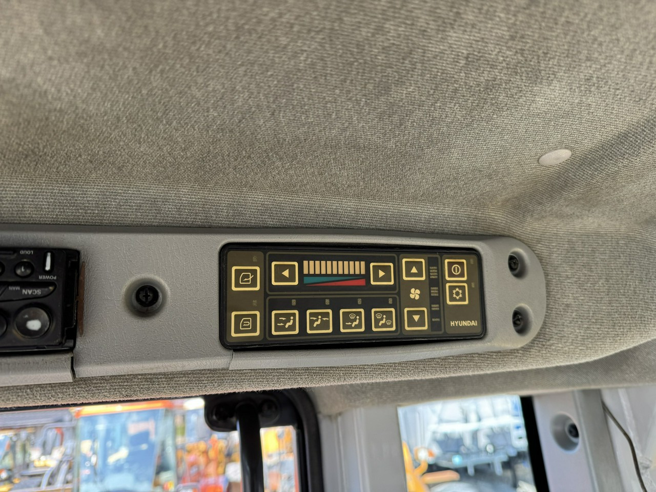 Wheel loader Hyundai HL770-7A: picture 26