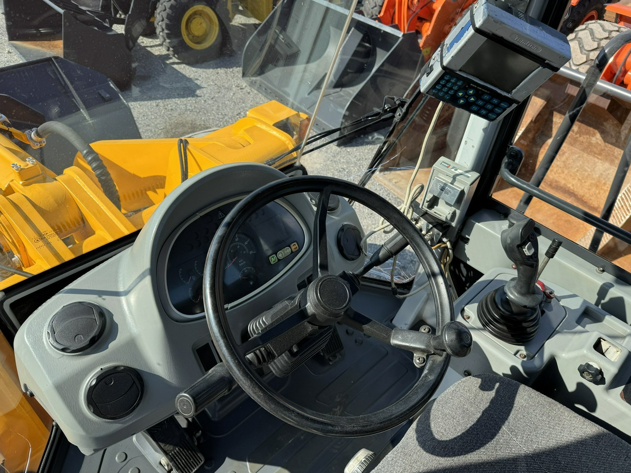 Wheel loader Hyundai HL770-7A: picture 23