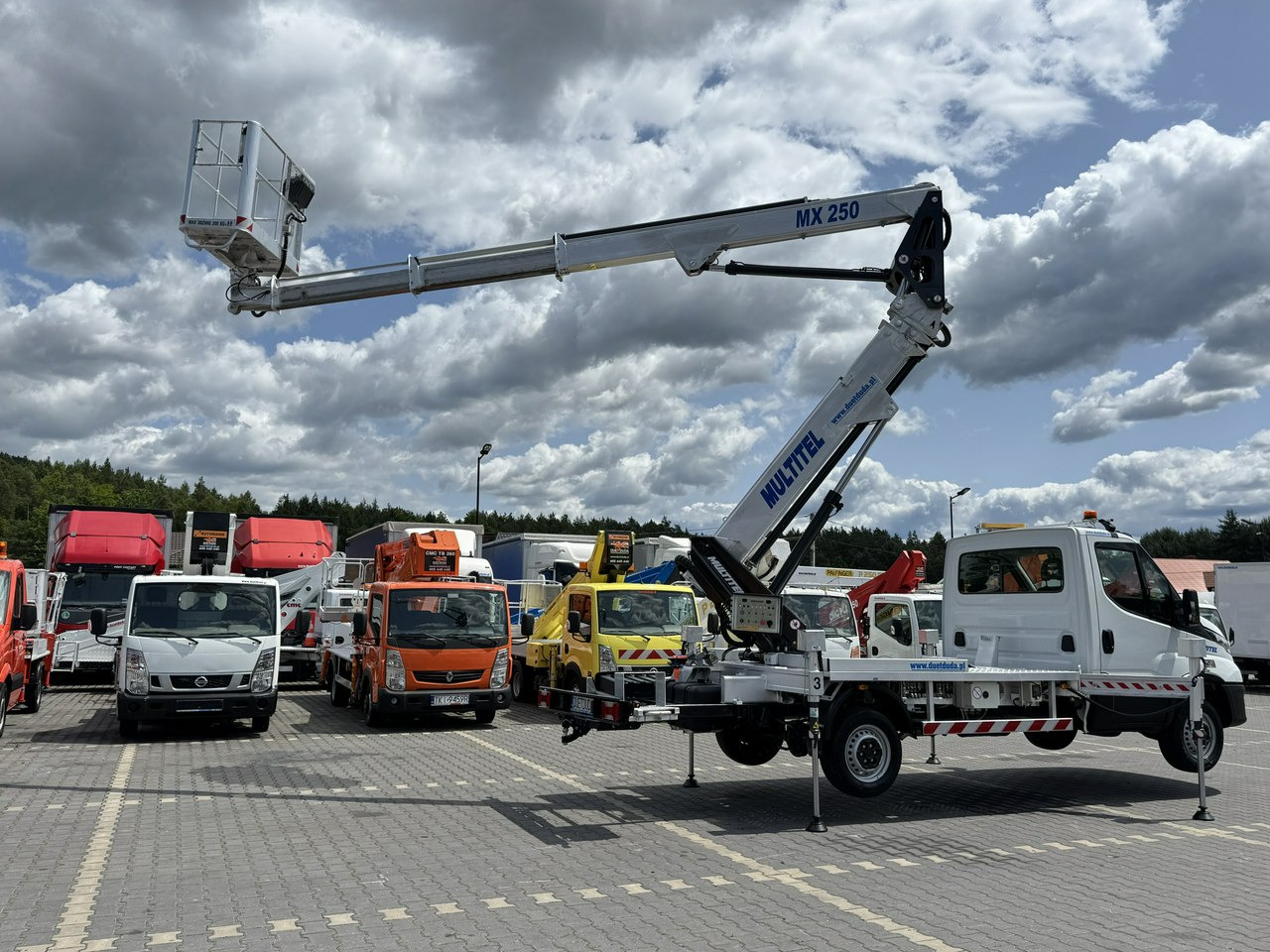 Iveco Daily 35S14 - Truck mounted aerial platform: picture 2 Iveco Daily 35S14 - Truck mounted aerial platform: picture 2