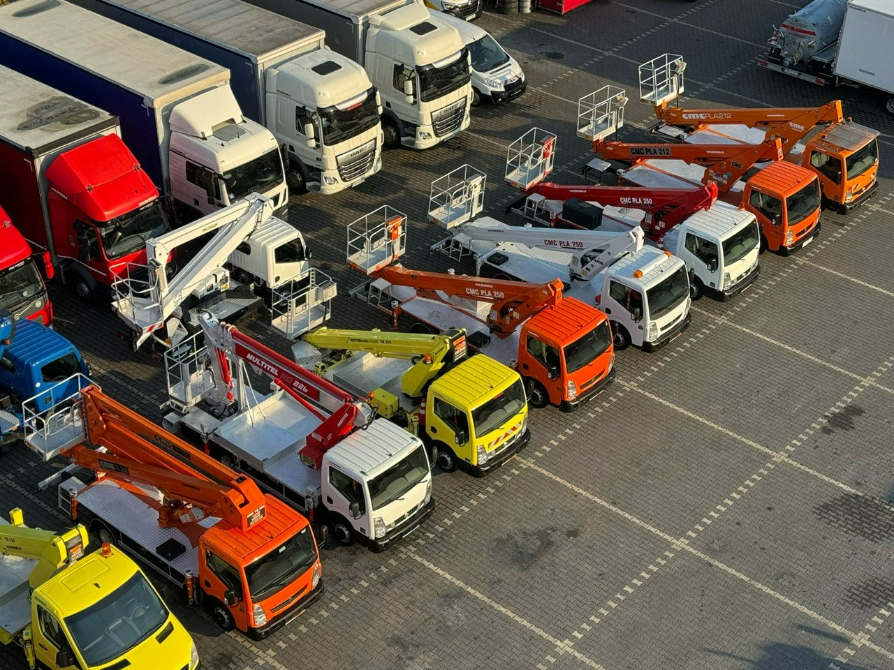 Truck mounted aerial platform Iveco Daily 55S17W 4x4 Zwyżka 19m Versalift Lat 55 TB Time France: picture 39