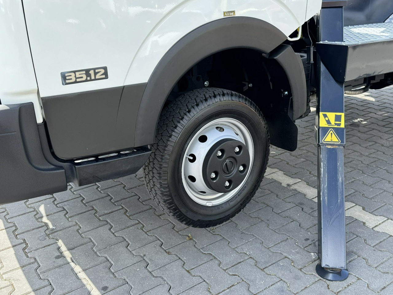 Nissan Cabstar - Truck mounted aerial platform: picture 4 Nissan Cabstar - Truck mounted aerial platform: picture 4