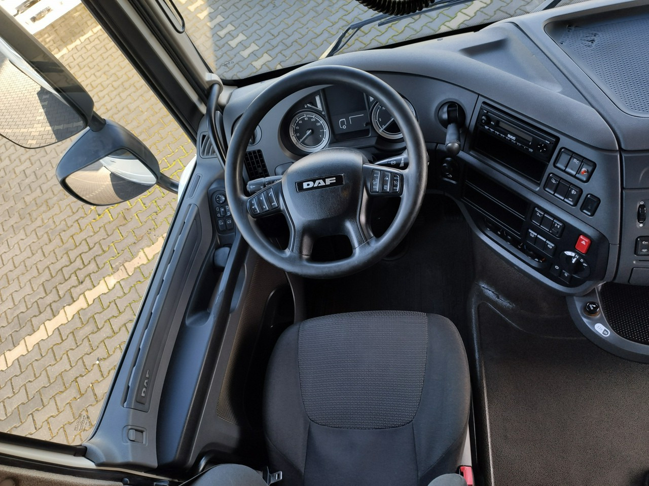 Tractor unit DAF XF 106.460 Euro 6 LowDeck Mega: picture 20