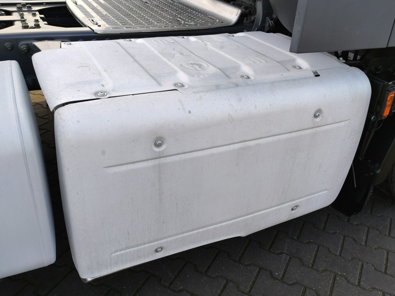 Tractor unit DAF XF 106.460 Euro 6 LowDeck Mega: picture 34