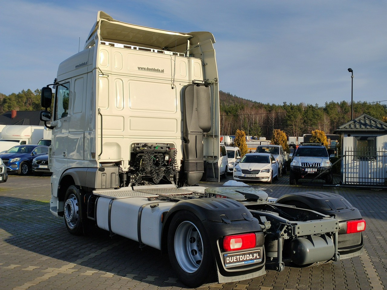 Tractor unit DAF XF 106.460 Euro 6 LowDeck Mega: picture 13