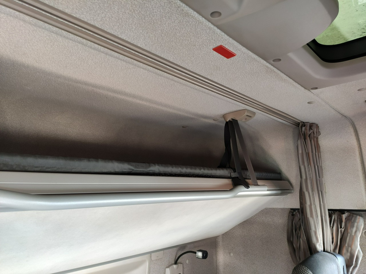 Tractor unit DAF XF 106.460 Euro 6 LowDeck Mega: picture 27